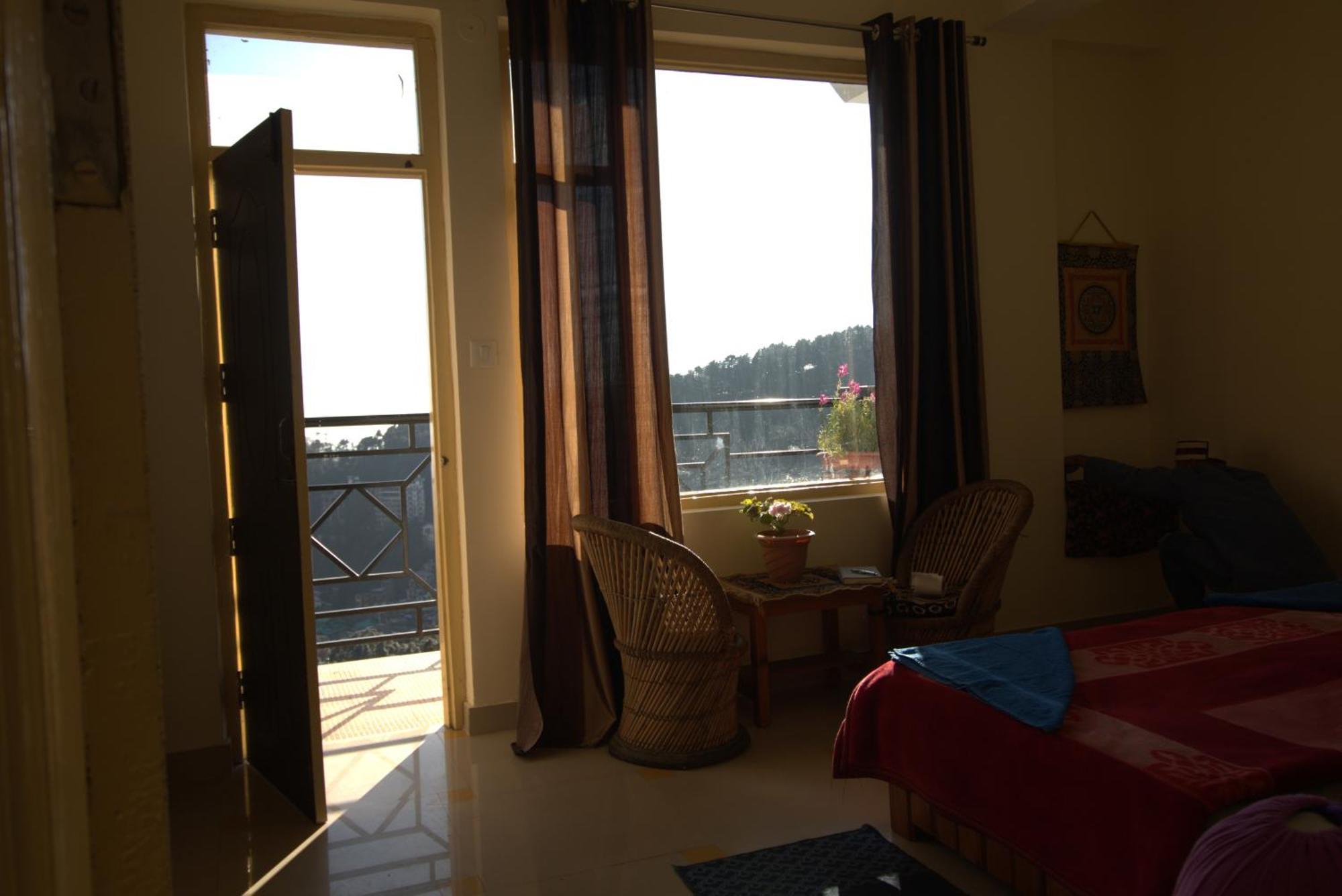 Oasis Guest House Bhagsu D'Shala 다람샬라 외부 사진