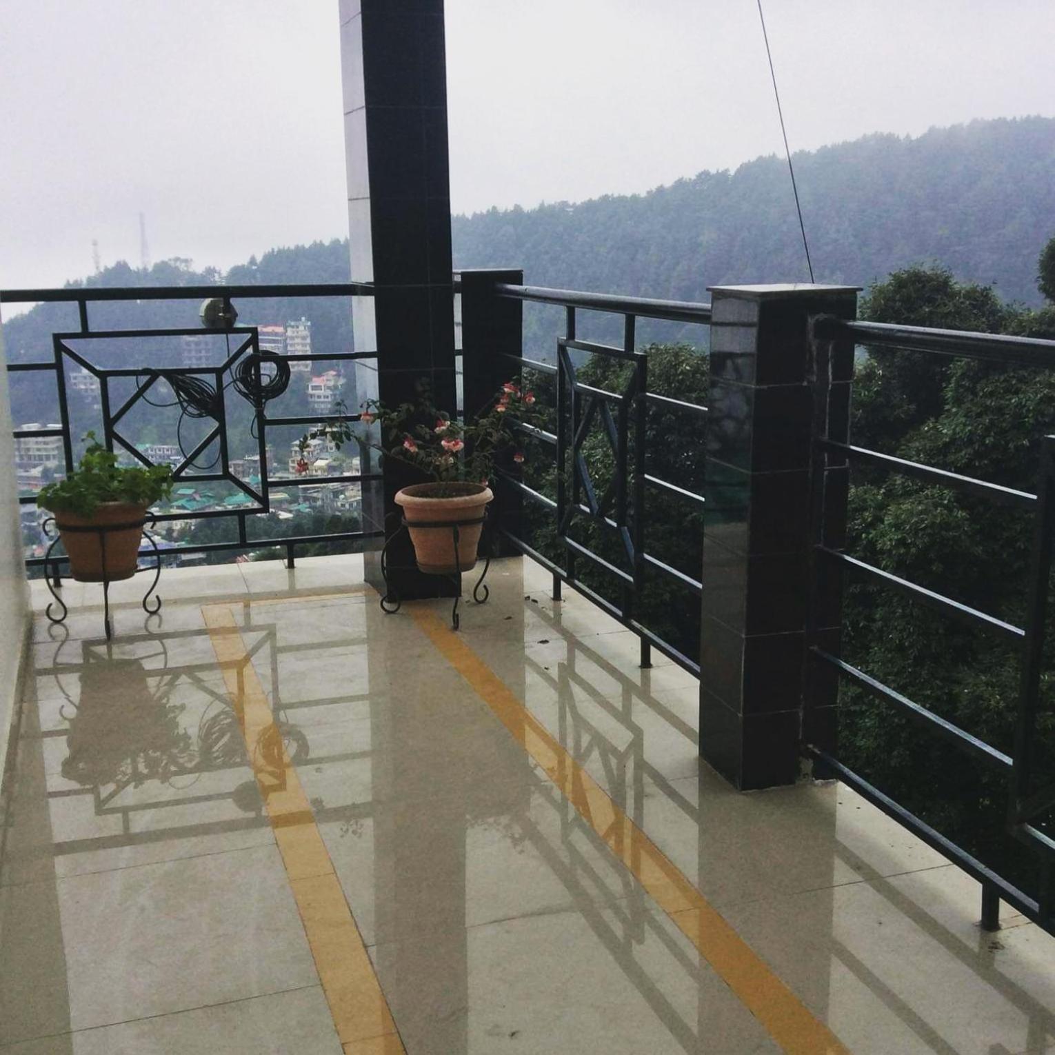 Oasis Guest House Bhagsu D'Shala 다람샬라 외부 사진